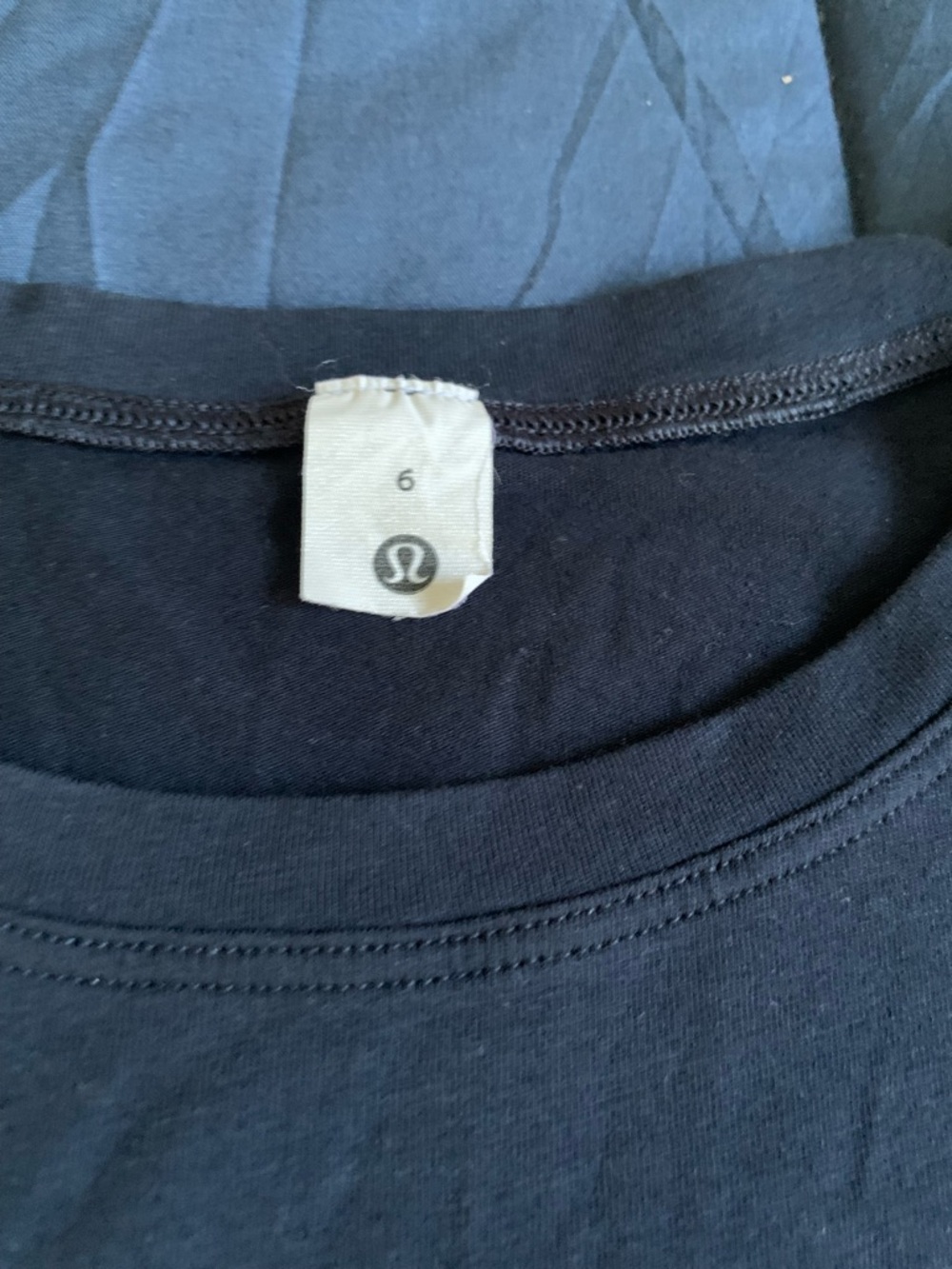 lululemon athletica Navy Cates Tee shirt size 6 - Picture 3 of 6